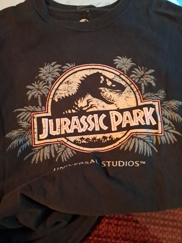 2 camisetas.Jurassic Park.  NASA