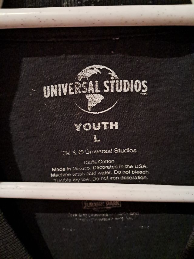 2 camisetas.Jurassic Park.  NASA