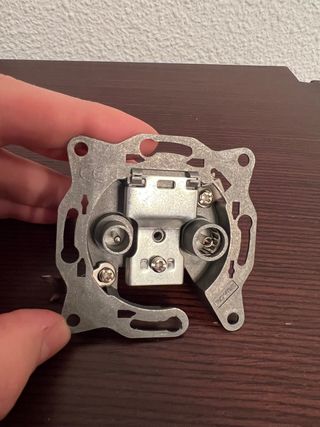 BASE TOMA DE TV Y SATELITE ROVER