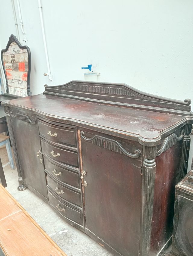 Mueble antiguo aparador
