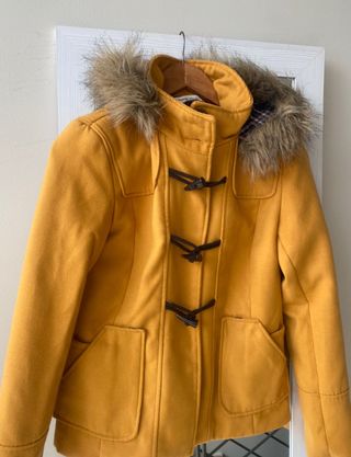 Abrigo Trenka Color Mostaza