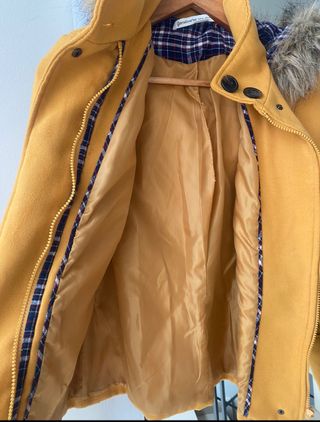 Abrigo Trenka Color Mostaza