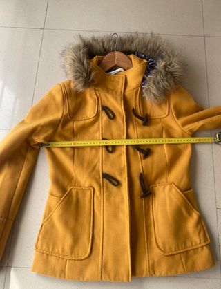 Abrigo Trenka Color Mostaza