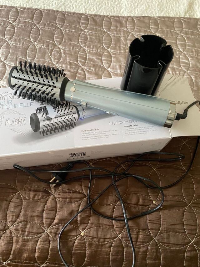 Tenacillas y cepillo moldeador