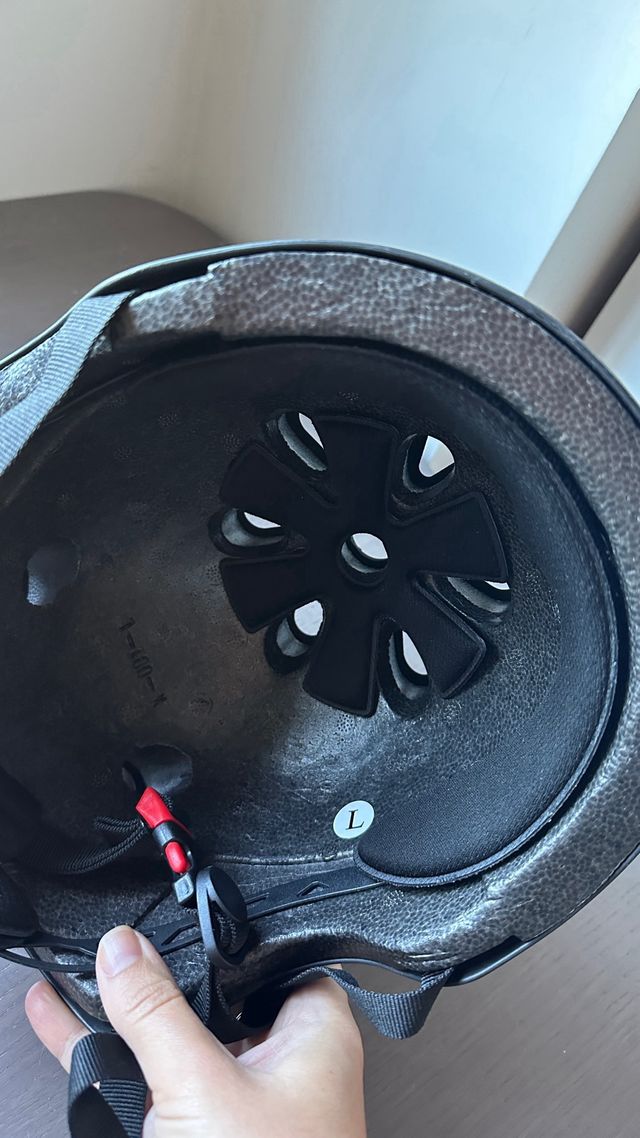 Casco zamelux patinete negro