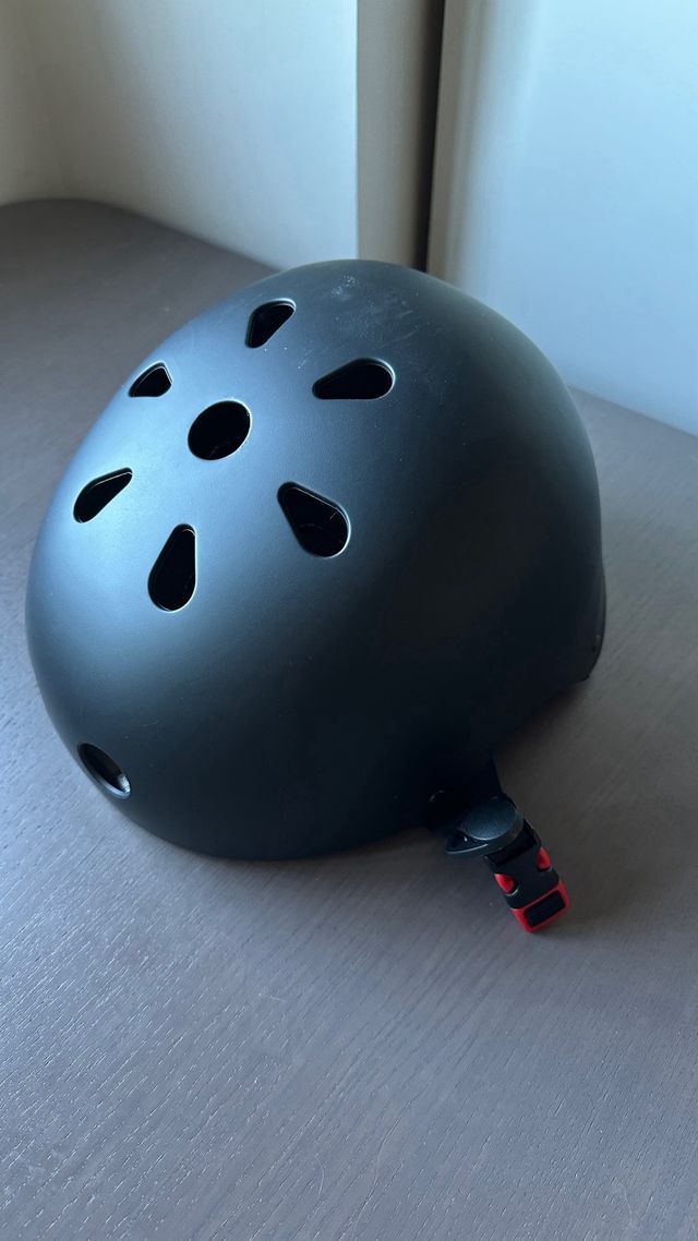 Casco zamelux patinete negro