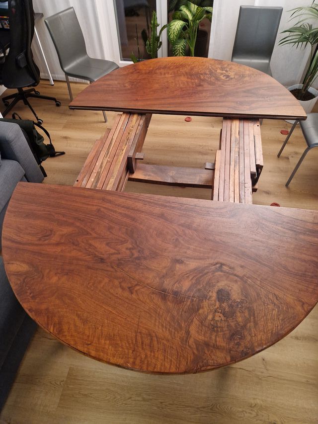 Tavolo in noce XIX secolo