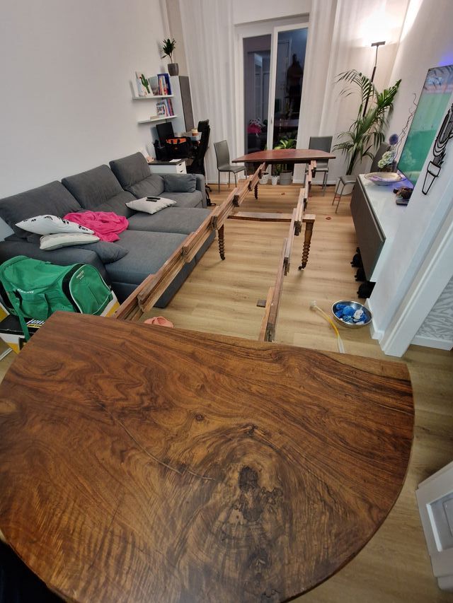 Tavolo in noce XIX secolo