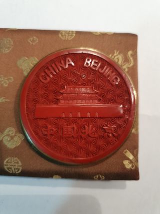 Medalla Cinabrio Beijing China antigua