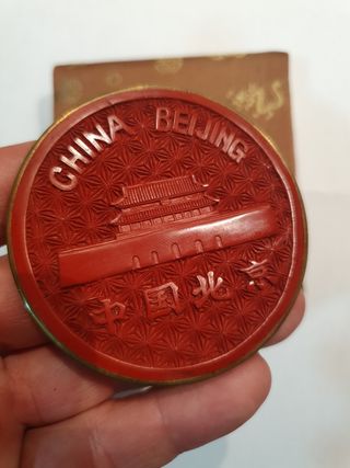Medalla Cinabrio Beijing China antigua