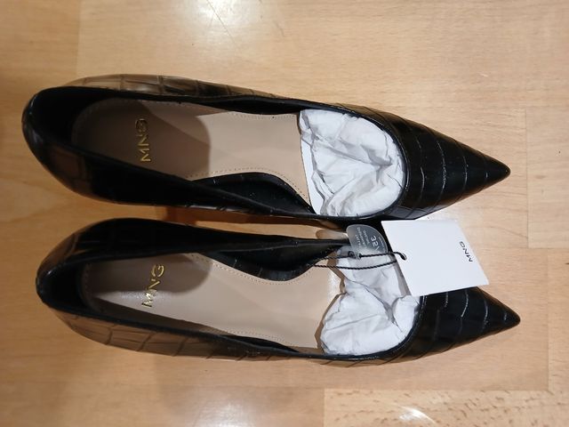 ZAPATO NEGRO DE TACON