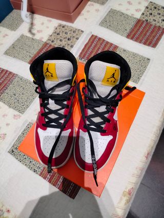 Air Jordan 1 mid gialle e rosse taglia 39