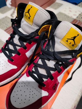 Air Jordan 1 mid gialle e rosse taglia 39