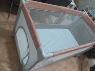 Cuna de viaje y colchón