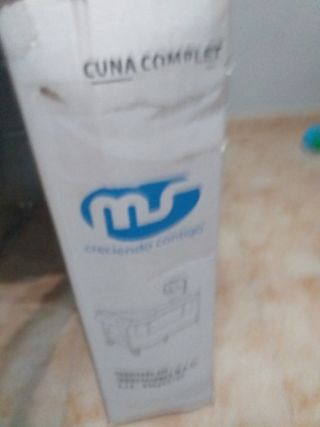 Cuna de viaje y colchón