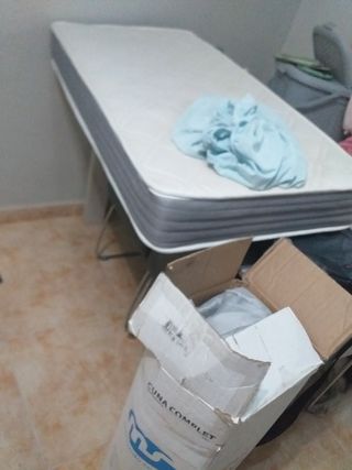 Cuna de viaje y colchón