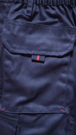 Pantalón corto trabajo multibolsillo