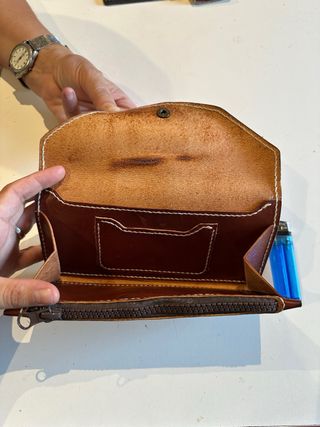 Cartera de cuero hecha a mano
