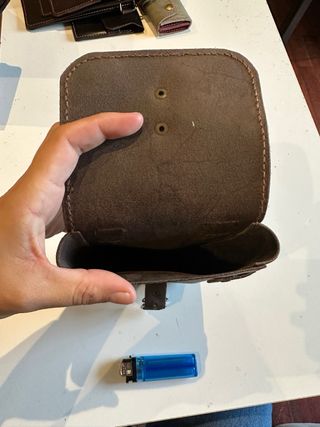 Cartera de cuero hecha a mano