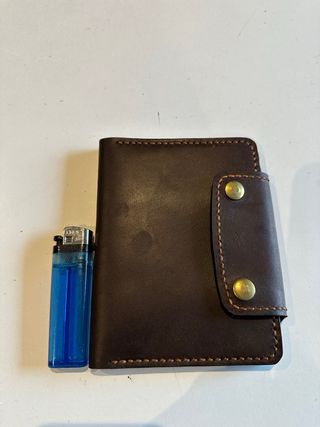 Cartera de cuero para pasaporte hecha a mano