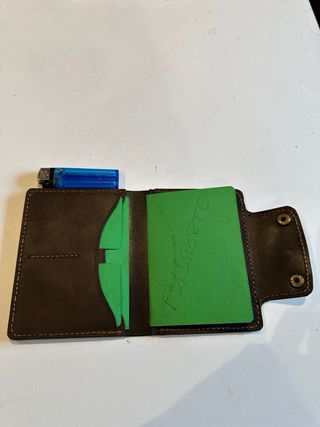Cartera de cuero para pasaporte hecha a mano