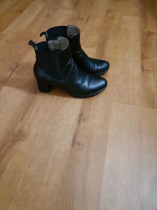 Botines de piel.