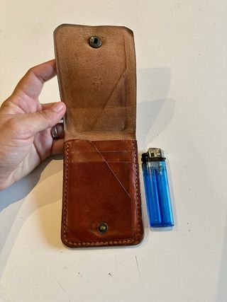 Cartera de cuero hecha a mano