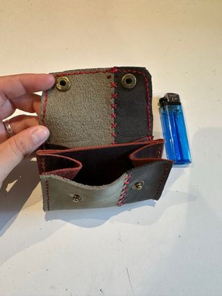 Monedero de cuero hecho a mano