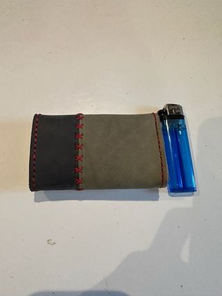 Monedero de cuero hecho a mano
