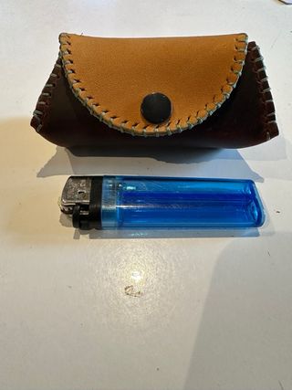 Monedero de cuero hecho a mano