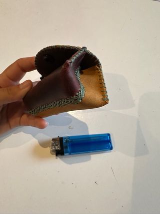 Monedero de cuero hecho a mano