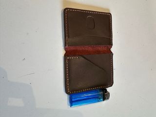 Cartera de cuero hecha a mano