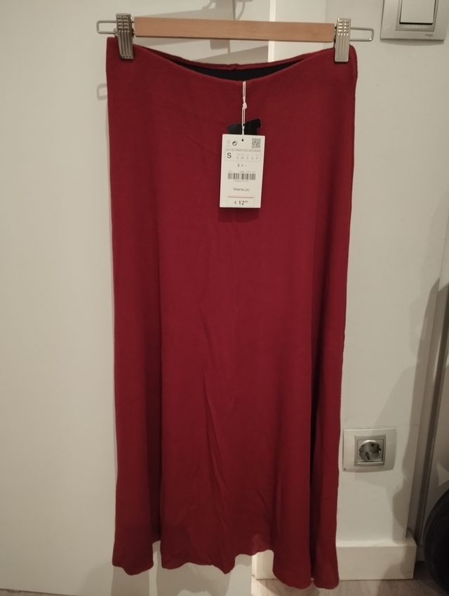Falda granate sin estrenar Zara
