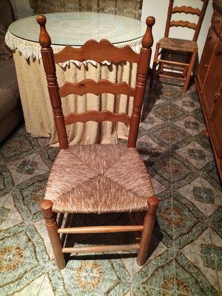 Sillas de enea y pino