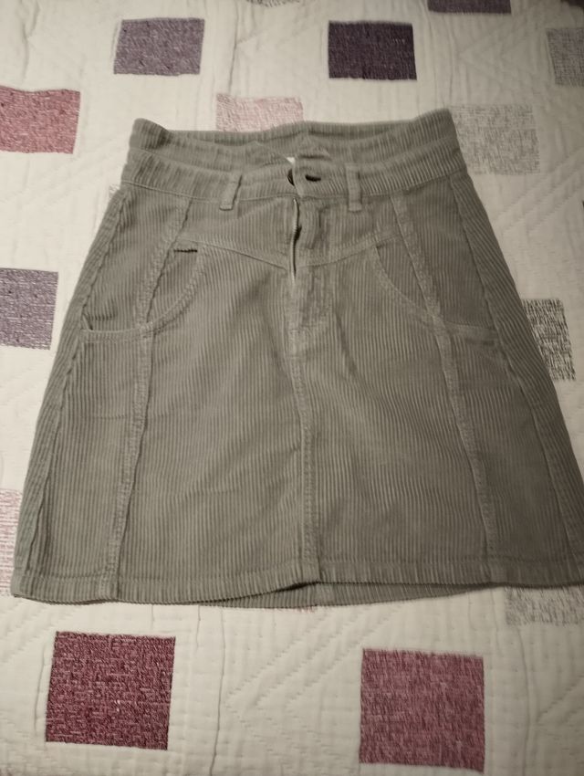 Falda pana talle alto