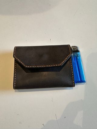 Cartera de cuero hecha a mano