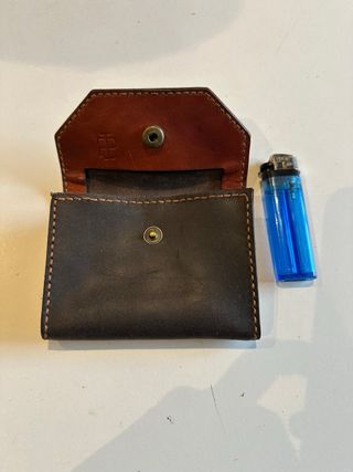 Cartera de cuero hecha a mano