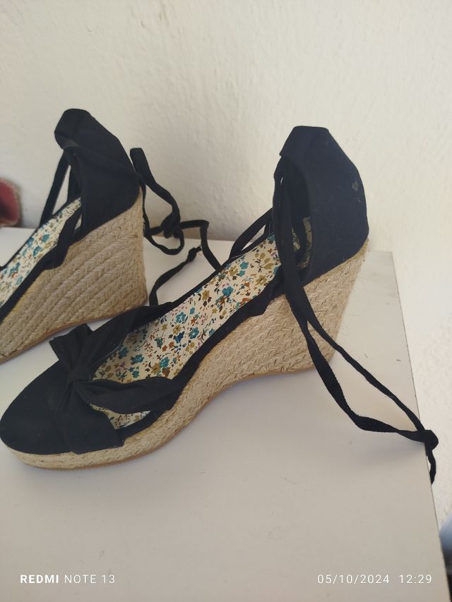 Cuñas de esparto negras