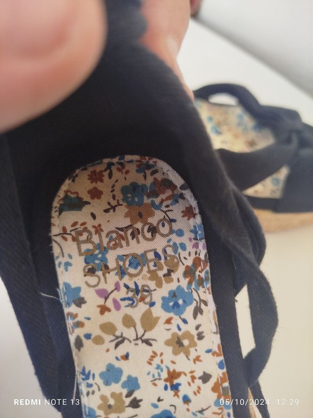 Cuñas de esparto negras