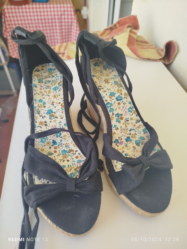 Cuñas de esparto negras