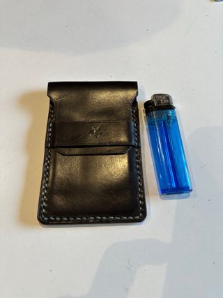 Cartera de cuero hecha a mano