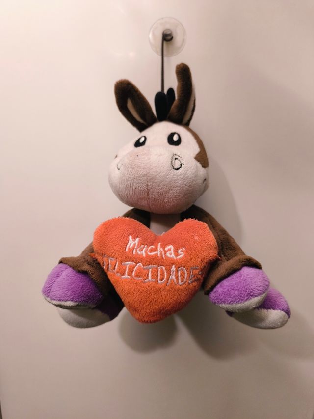 Peluche "Muchas felicidades" con ventosa