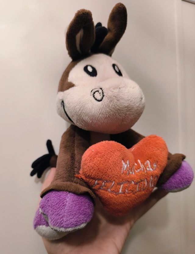 Peluche "Muchas felicidades" con ventosa