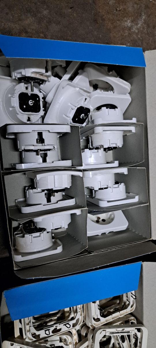 Enchufes y mecanismos simon