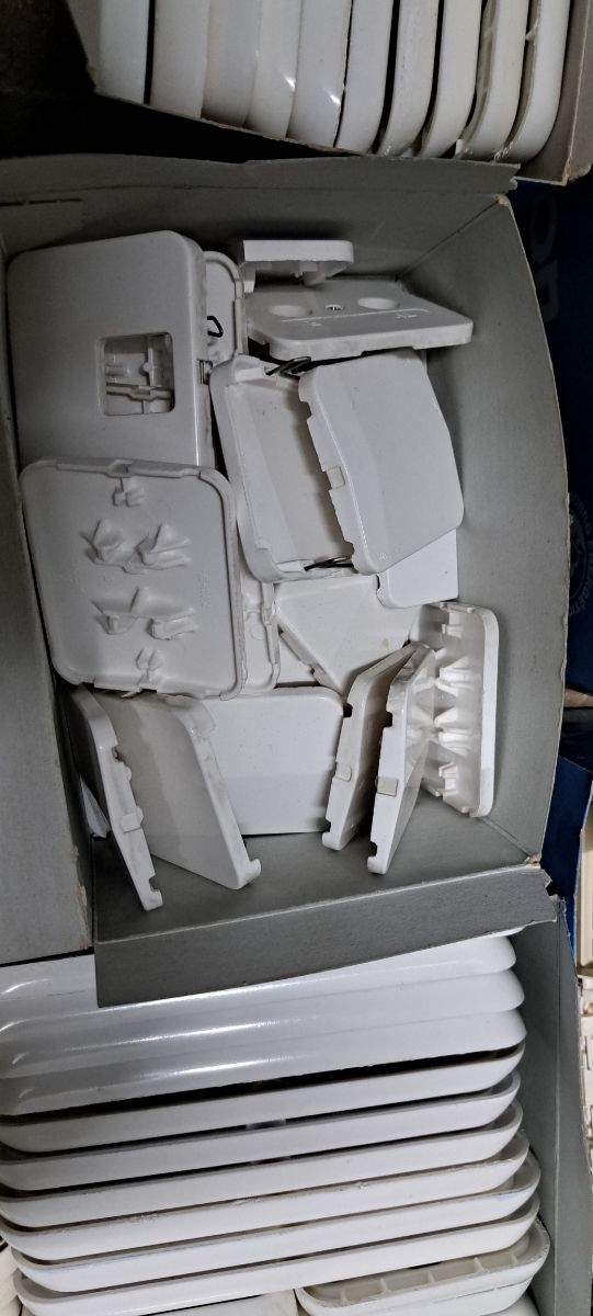 Enchufes y mecanismos simon