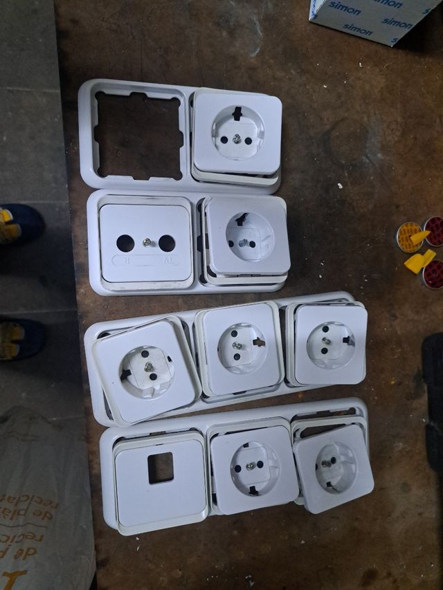 Enchufes y mecanismos simon