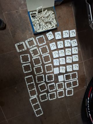 Enchufes y mecanismos simon