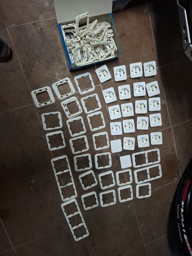 Enchufes y mecanismos simon