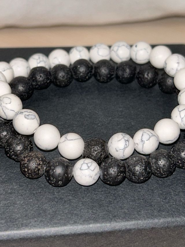 Pulsera parejas de “piedras volcánicas”