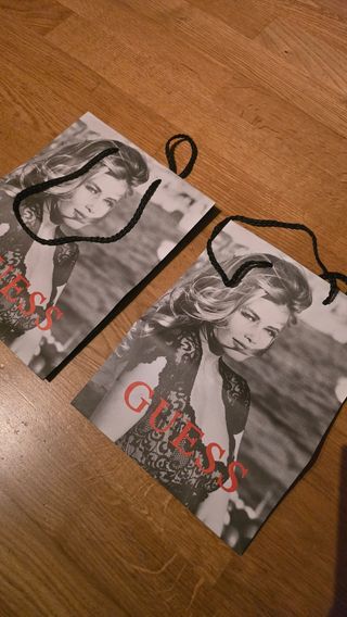 2 bolsas cartón Guess
